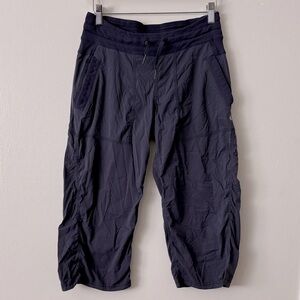 Lululemon 6 Dance Pants Crop in Blue Purple